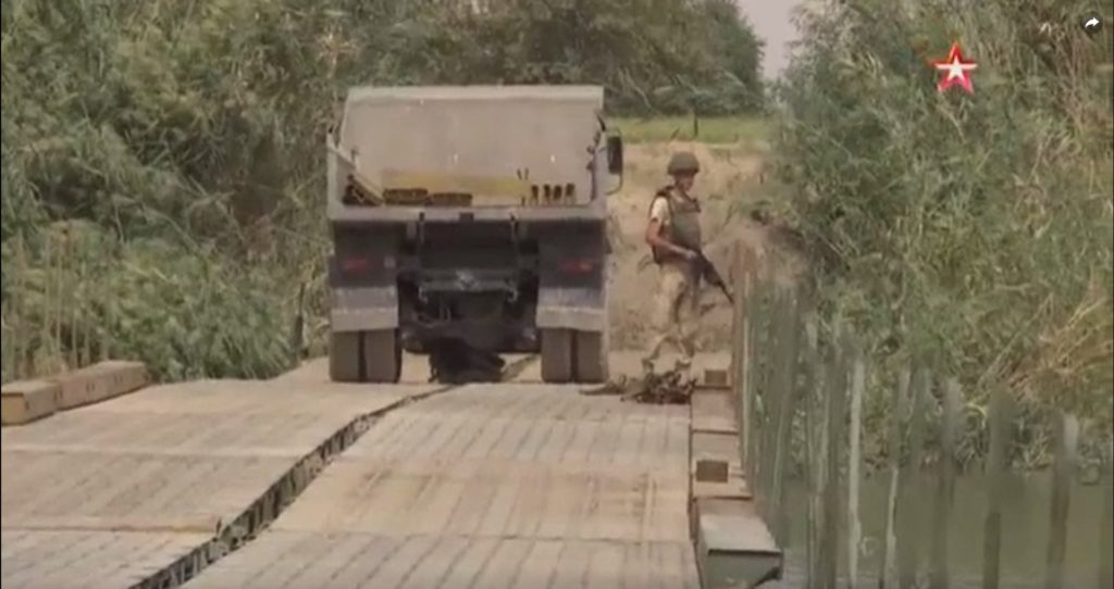 Russian Troops Established Temporary Bridge Trought Euphrates Near Deir Ezzor (Video, Photos)