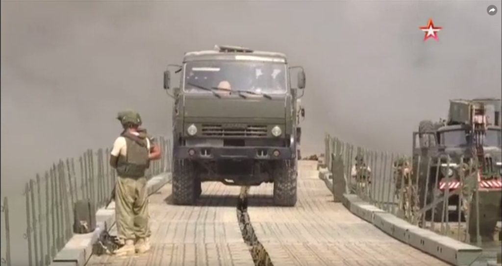 Russian Troops Established Temporary Bridge Trought Euphrates Near Deir Ezzor (Video, Photos)