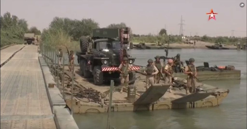 Russian Troops Established Temporary Bridge Trought Euphrates Near Deir Ezzor (Video, Photos)