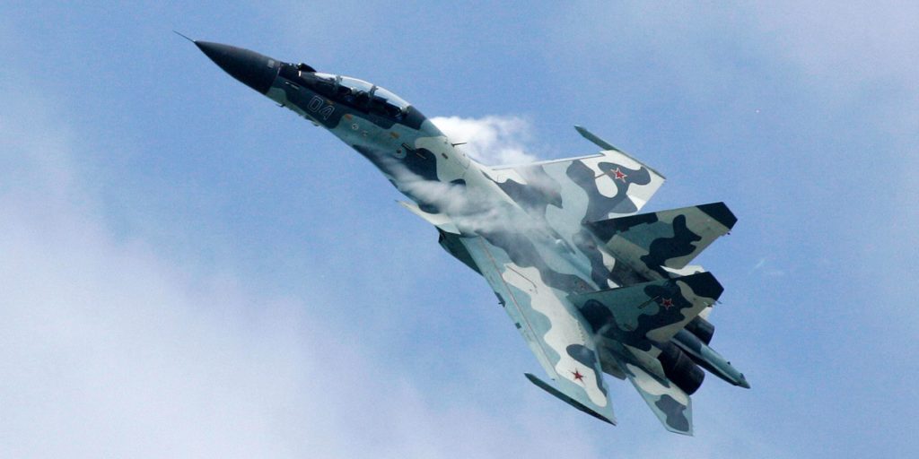 Su-30 Fighter Jet Intercepted US Spy Plane Near Russian Border