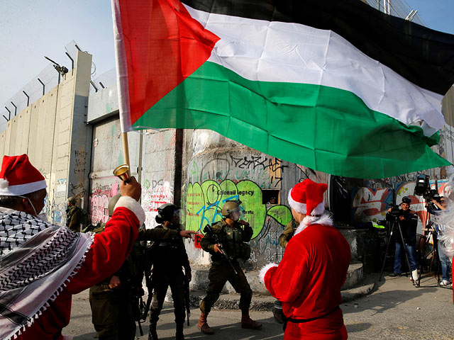 In Photos: Israeli Forces Clash With Palestinian Santa Clauses On Christmas Eve