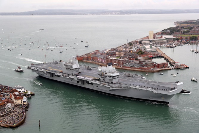 British Supercarrier HMS Queen Elizabeth Officially Joined Royal Navy (Photos)