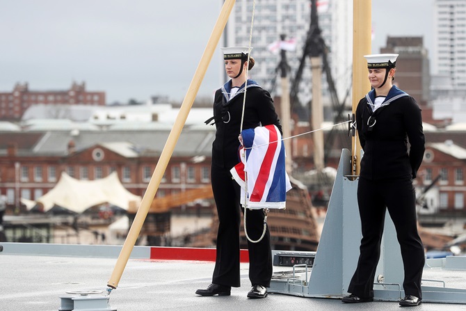 British Supercarrier HMS Queen Elizabeth Officially Joined Royal Navy (Photos)