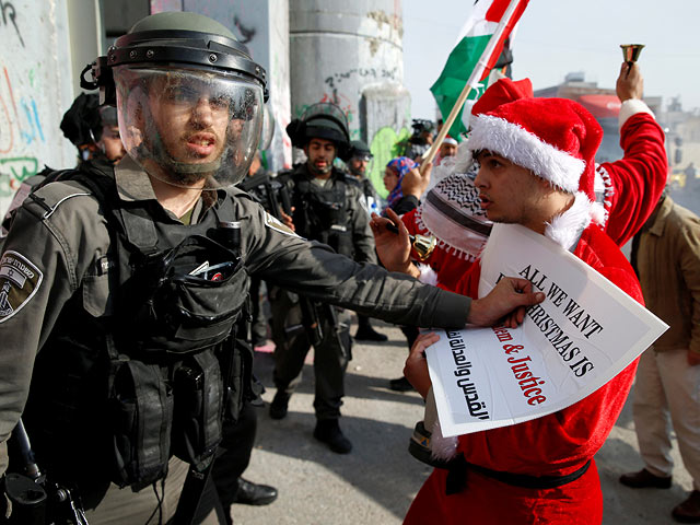 In Photos: Israeli Forces Clash With Palestinian Santa Clauses On Christmas Eve