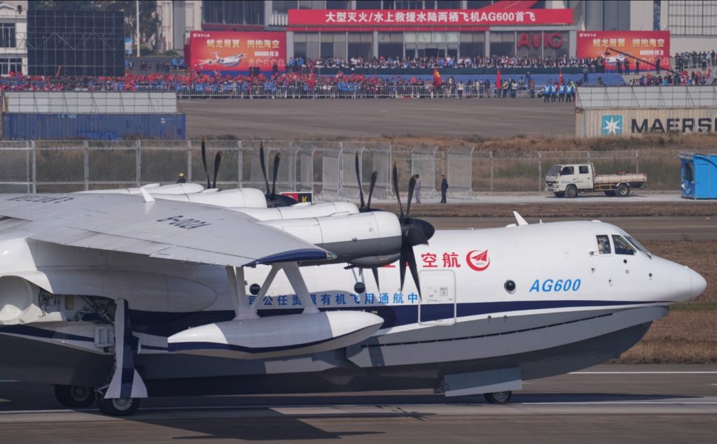 First Chinese Domestic Large Amphibious Aircraft Makes Maiden Flight (Photos)