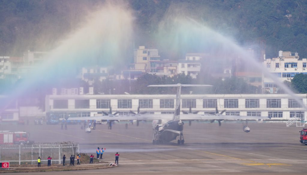 First Chinese Domestic Large Amphibious Aircraft Makes Maiden Flight (Photos)