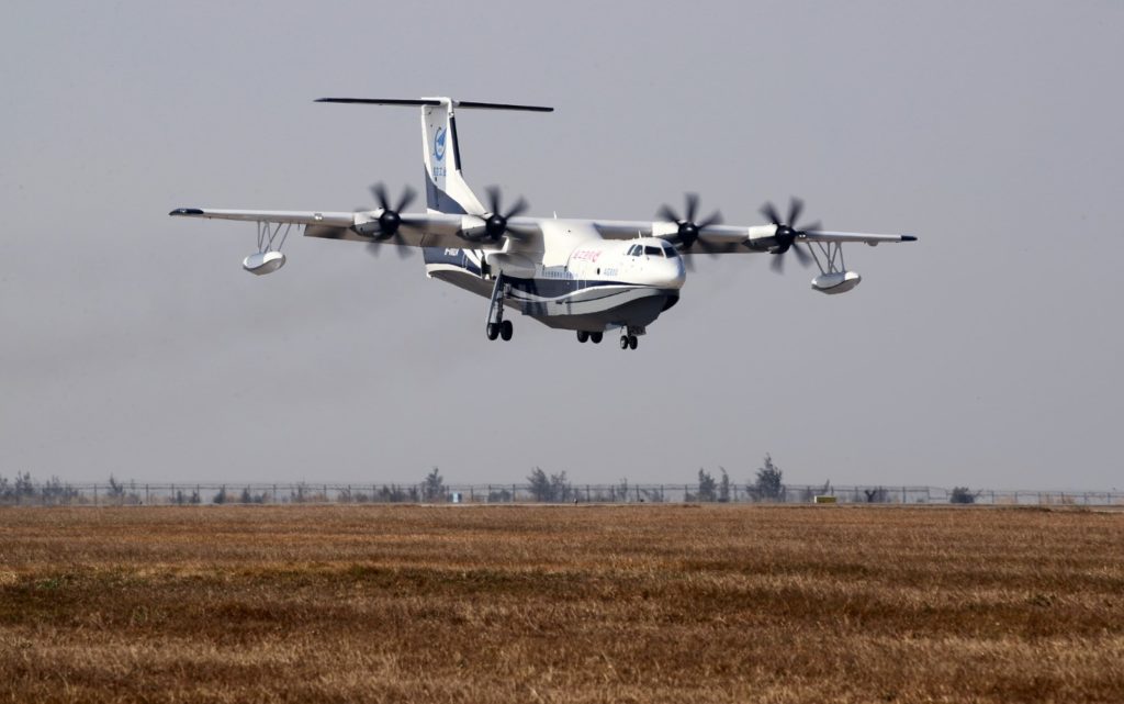 First Chinese Domestic Large Amphibious Aircraft Makes Maiden Flight (Photos)