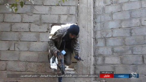 ISIS Attacks Syrian Army West Of al-Bukamal In Deir Ezzor Province (Photos)