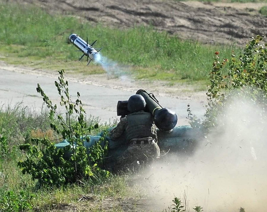 Ukrainian Forces Tested US-supplied Javelin Anti-Tank Missiles (Videos)