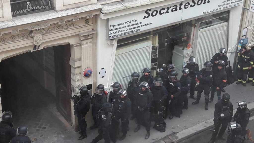 Hostage Situation In Paris: One Attacker Involved (Videos)