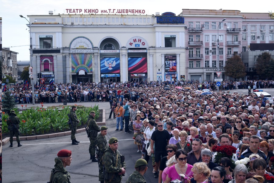 120,000 People Gathered To Bid Farewell To Murdered DPR Head In Donetsk (Photos, Video)