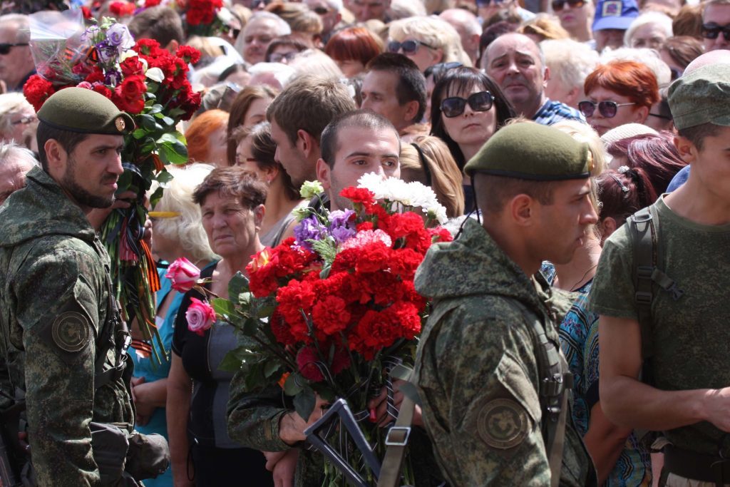 120,000 People Gathered To Bid Farewell To Murdered DPR Head In Donetsk (Photos, Video)