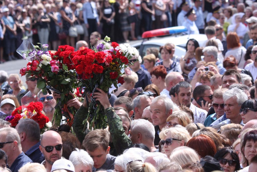 120,000 People Gathered To Bid Farewell To Murdered DPR Head In Donetsk (Photos, Video)