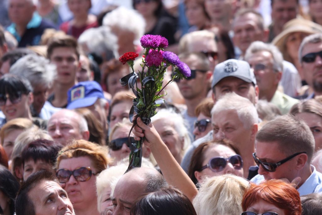 120,000 People Gathered To Bid Farewell To Murdered DPR Head In Donetsk (Photos, Video)