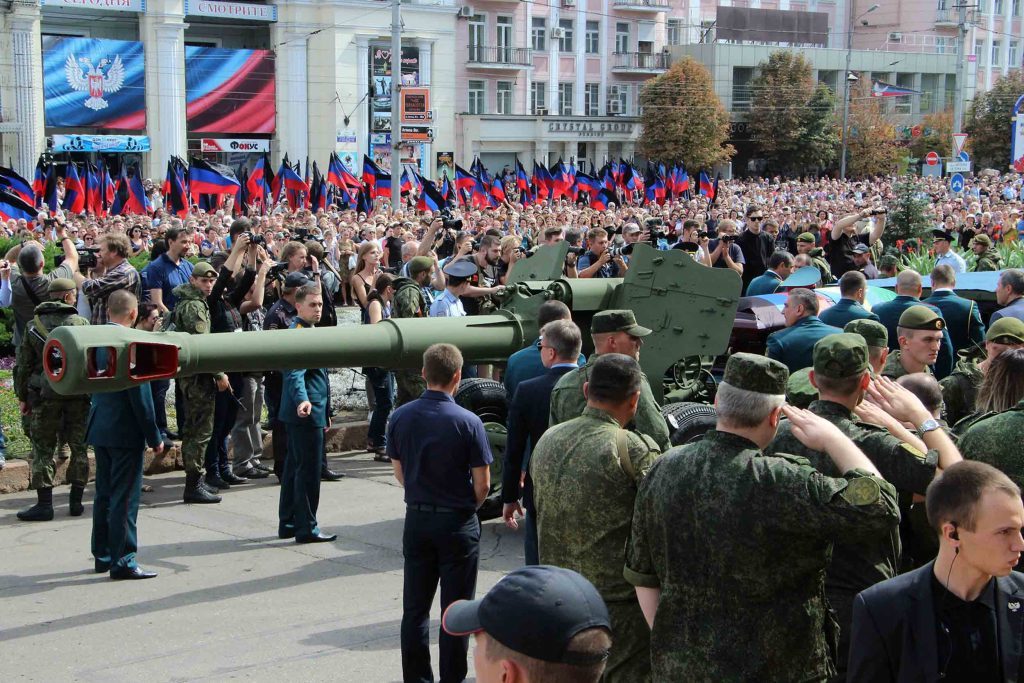 120,000 People Gathered To Bid Farewell To Murdered DPR Head In Donetsk (Photos, Video)