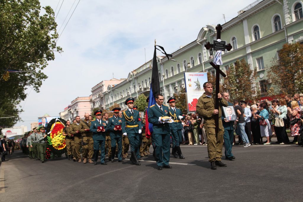 120,000 People Gathered To Bid Farewell To Murdered DPR Head In Donetsk (Photos, Video)