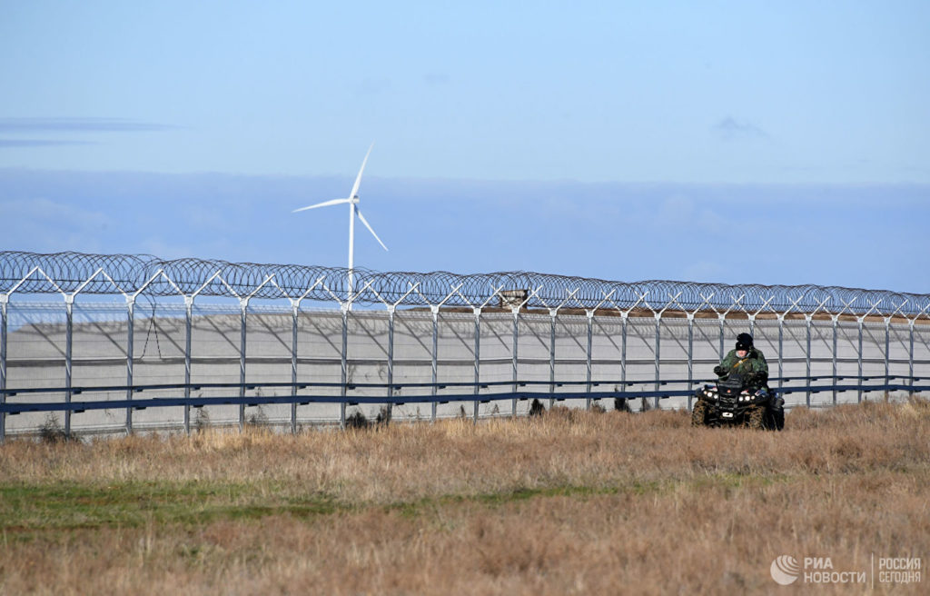 Russia Finishes Building Security Fence Along Crimea-Ukraine Border