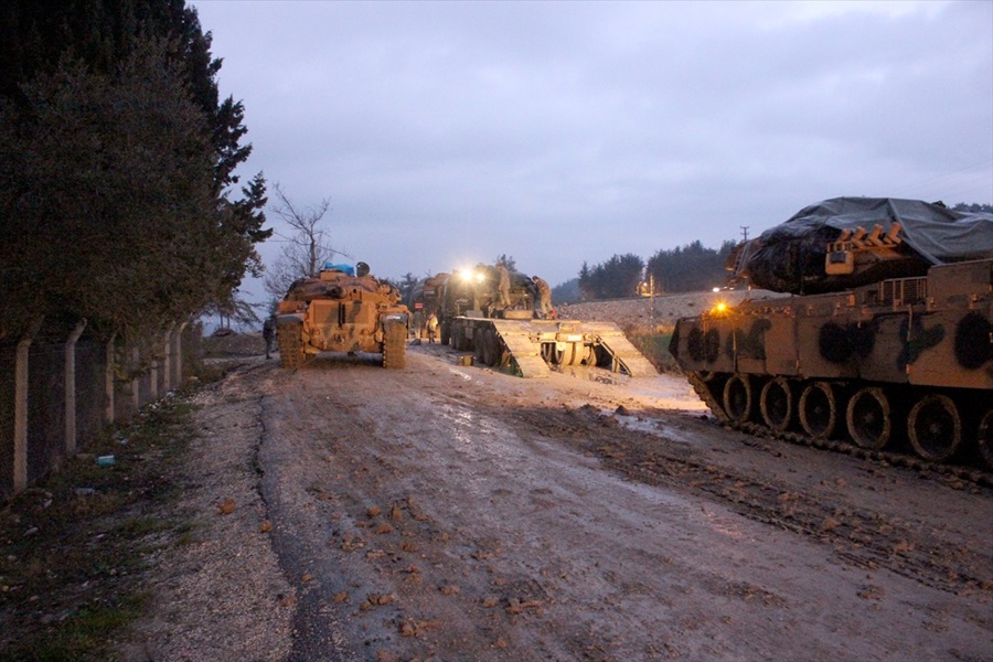 Turkey Deploys Modernized Tanks Along Border With Syria (Photos)