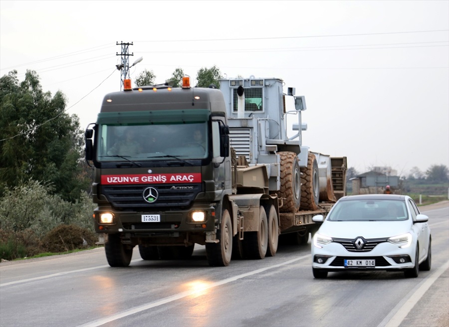 Turkey Deploys Modernized Tanks Along Border With Syria (Photos)