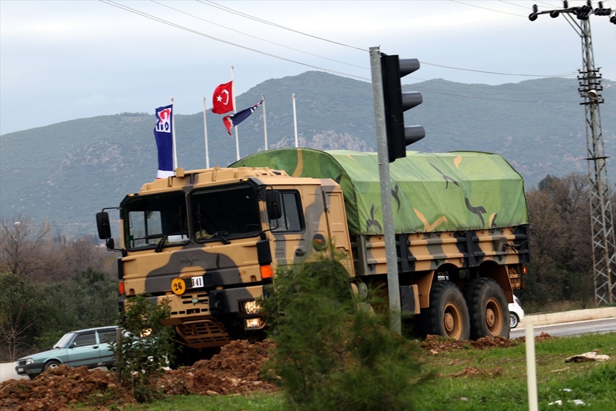 Turkey Deploys Modernized Tanks Along Border With Syria (Photos)