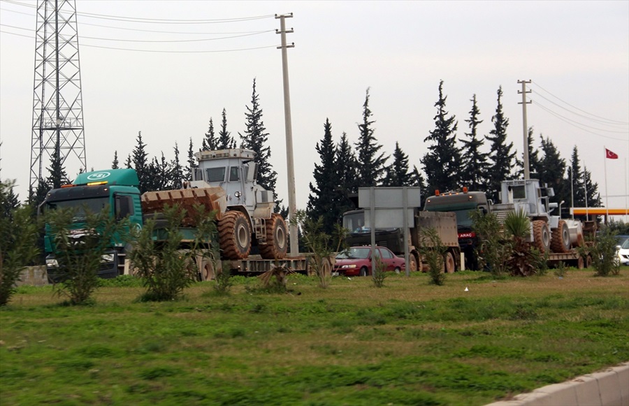 Turkey Deploys Modernized Tanks Along Border With Syria (Photos)