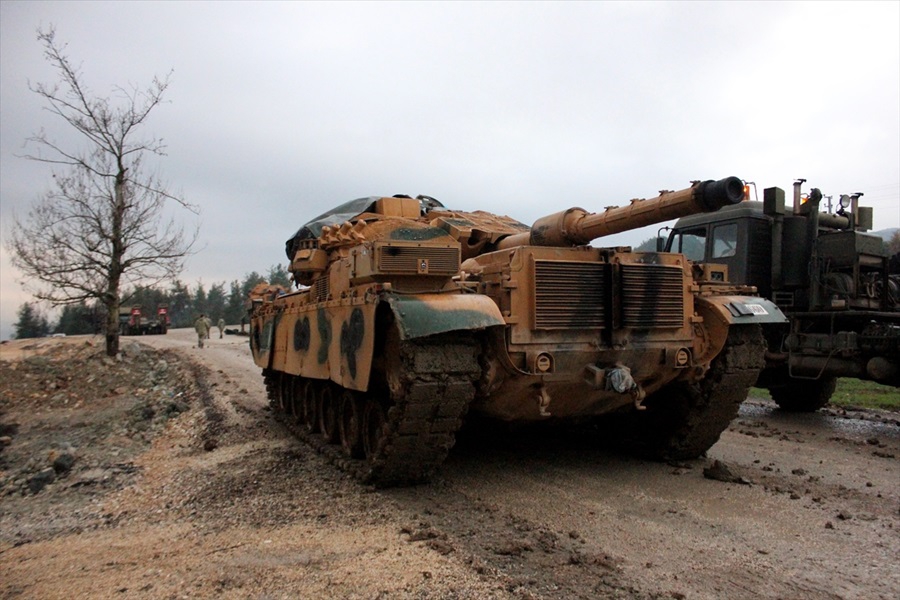 Turkey Deploys Modernized Tanks Along Border With Syria (Photos)