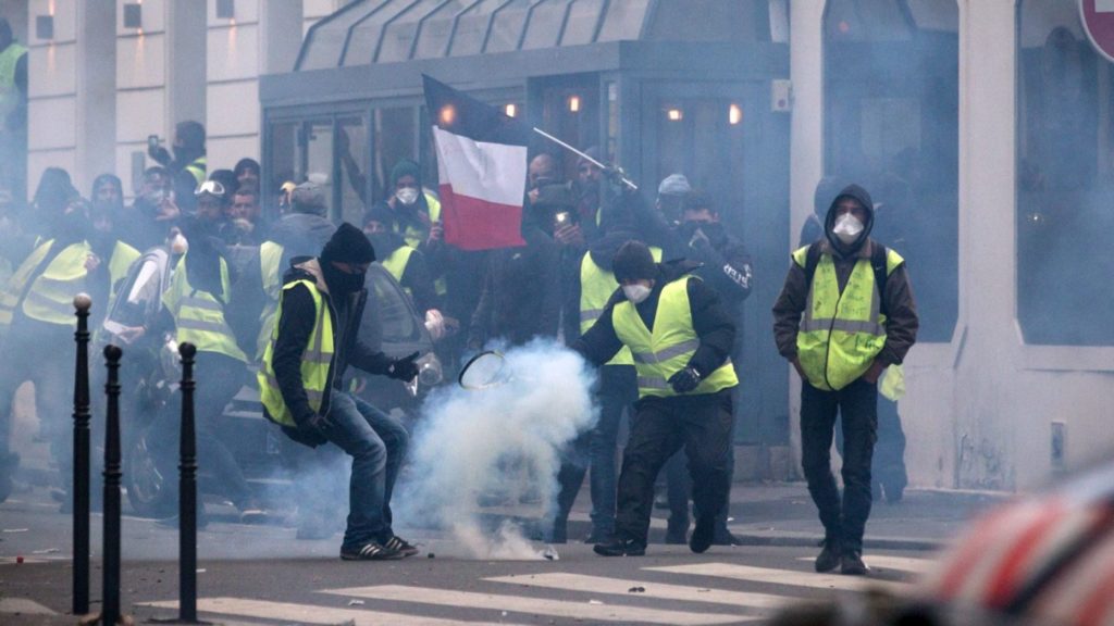 "Editorial Board Demands Blood": Inside Look At How BBC Tries To Find Proof Of Russian Influence On Yellow Vest Protests