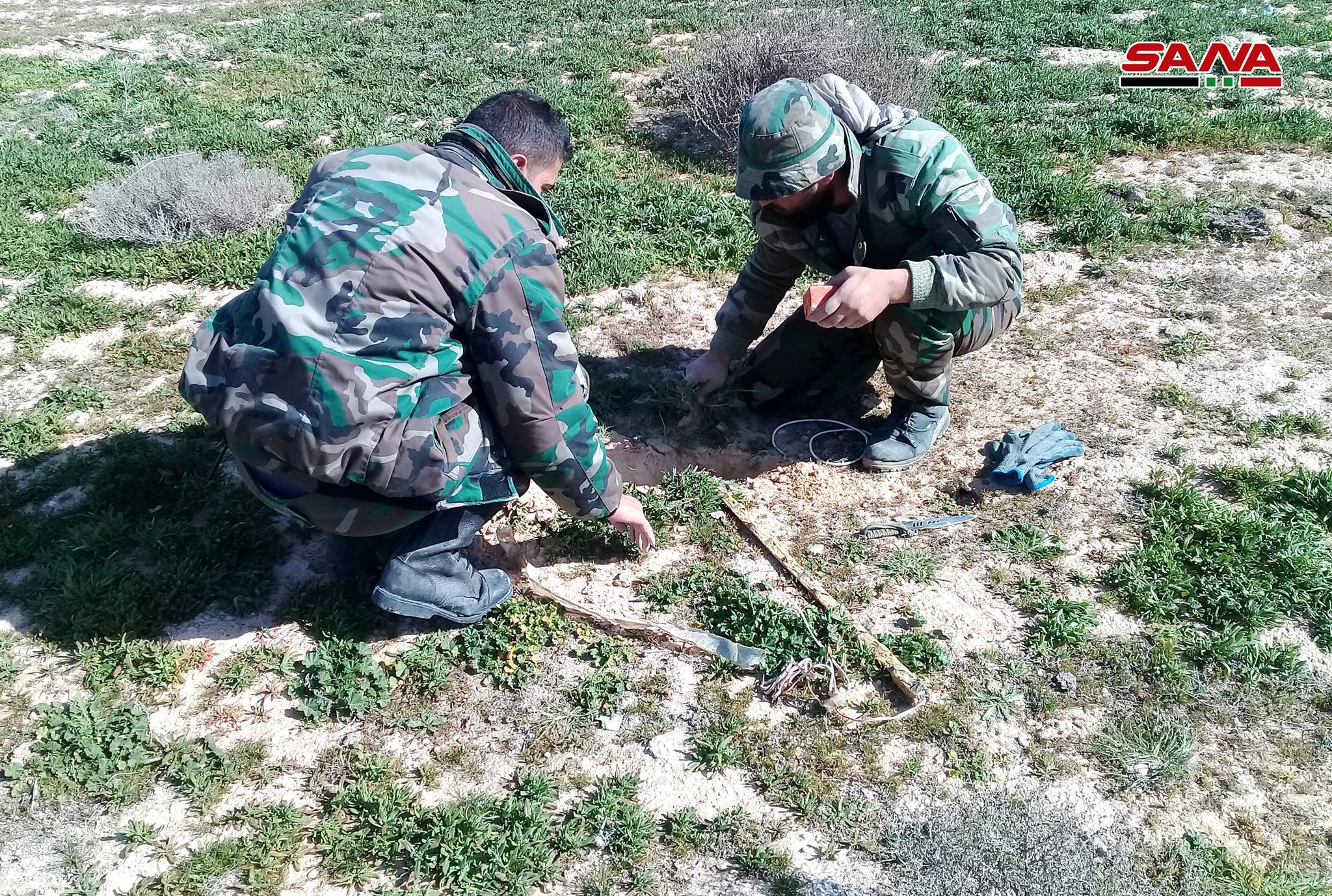 Syrian Sappers Clear ISIS Minefiled Near Palmyra (Photos)