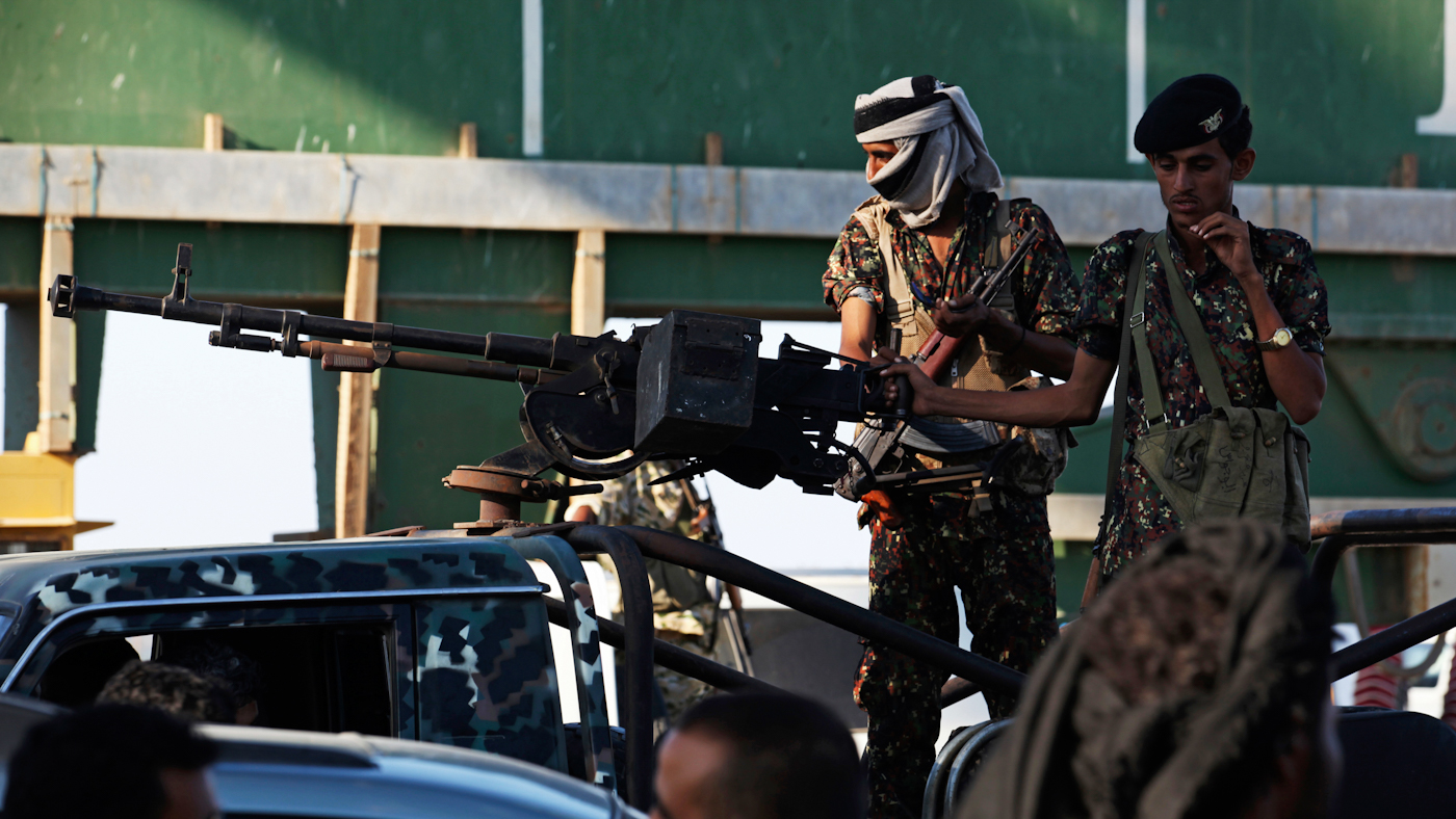 UAE-Backed Southern Separatists Capture Several Bases In Aden, Besiege Presidential Palace