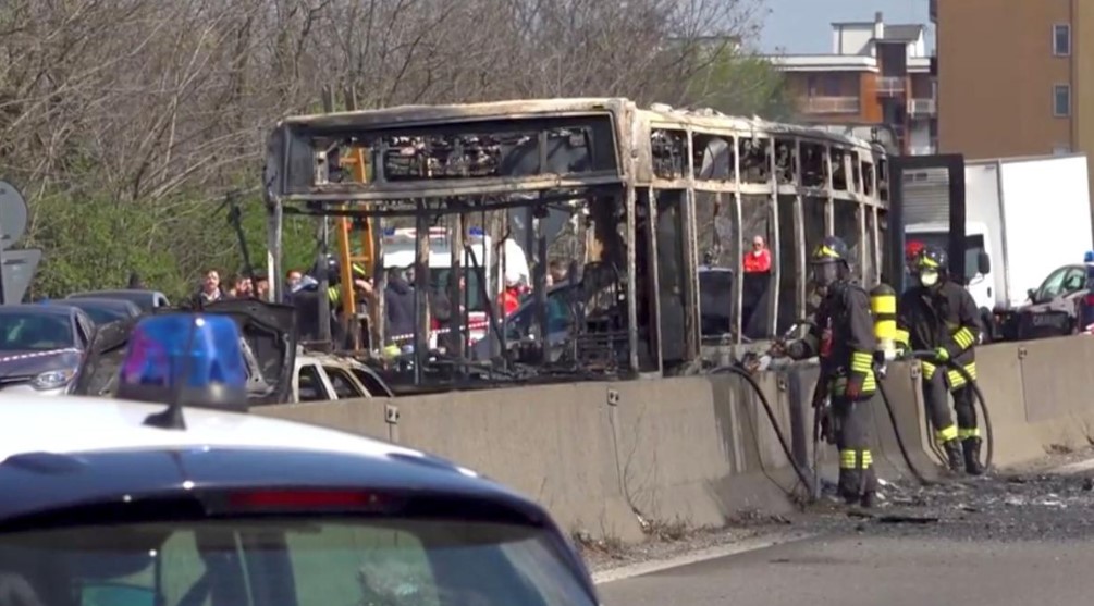 "I’ll carry out a massacre": Driver Hijacks, Sets Ablaze School Bus In Italy