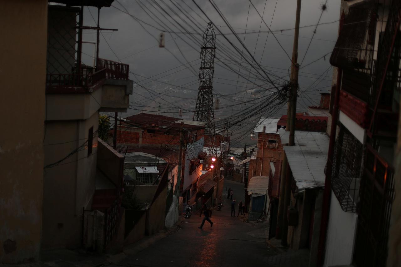 US-Proclaimed Venezuelan President's First Lady Meets Trump, While Venezuela Enters New Blackout