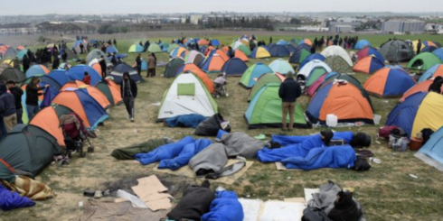 Hundreds Of Migrants Battle With Greek Riot Police After 'Fake News' About Open Border