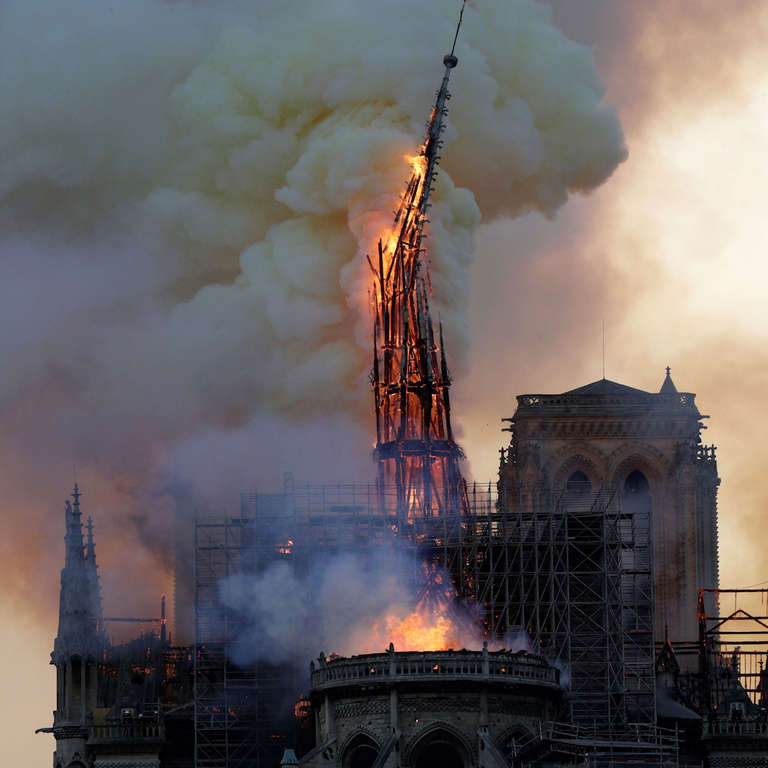 Architecture Magazine Suggests To Replace the Notre Dame's Spire With a "Graceful Minaret"?