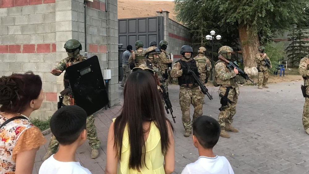 Kyrgyzstan Security Forces Stormed Residency Of Ex-President Almazbek Atambayev (Videos)