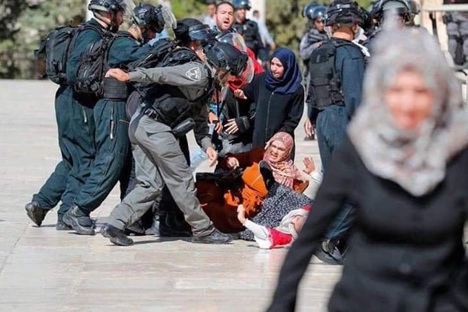 Israeli Police Used Force Against Muslims Near Al-Aqsa Mosque In Jerusalem