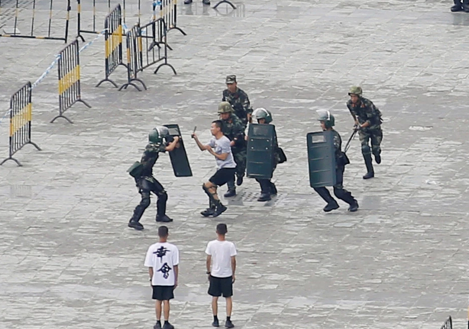 Chinese People's Armed Police Shows "Giant Devil Fork" In Anti-Riot Exercise Near Hong Kong