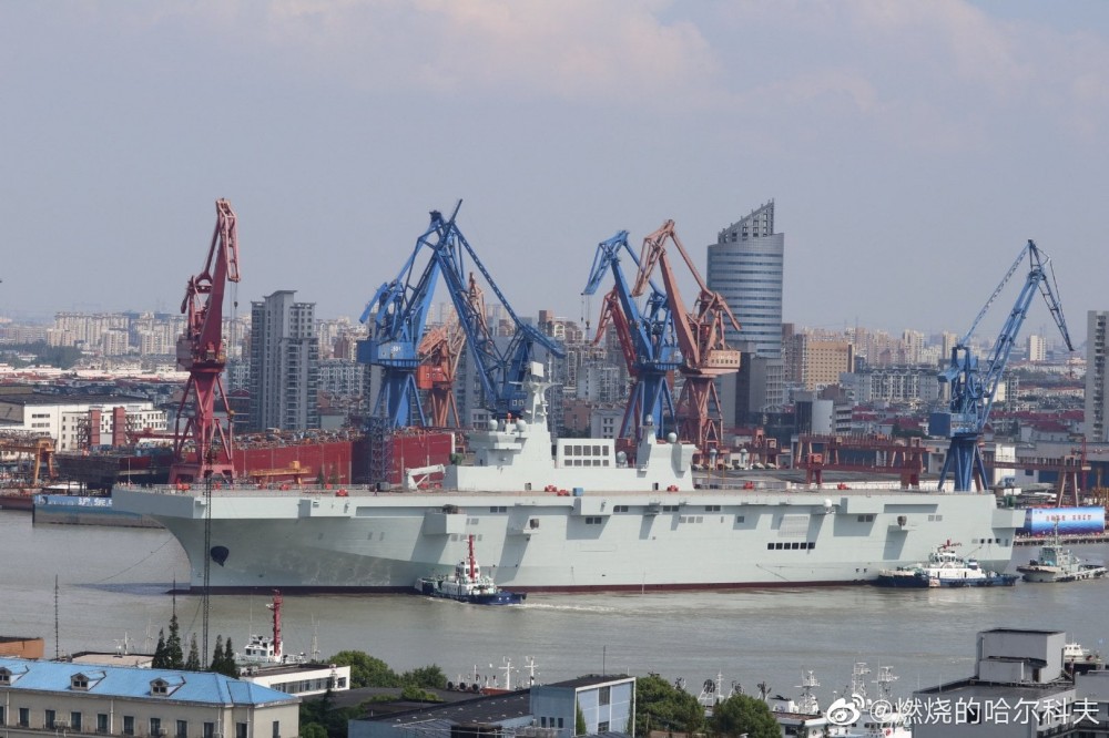 Type 075 Landing Helicopter Dock (Infographics)