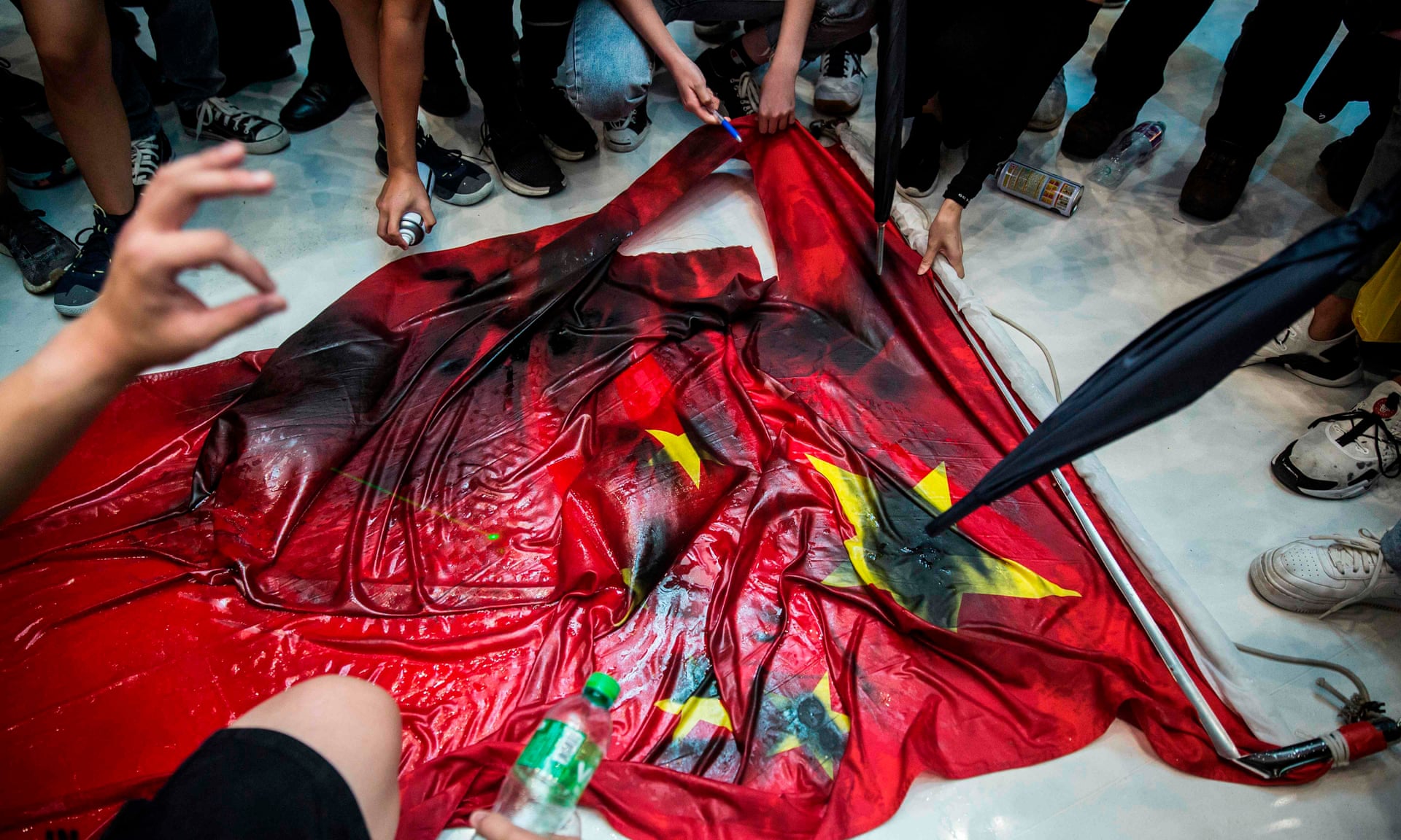 Hong Kong Protests Continue For 16th Week Peacefully Setting Fires And Beating On Police And Citizens