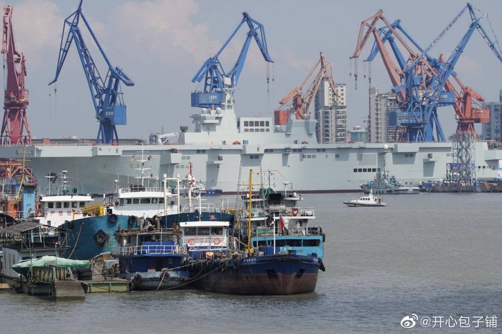 Type 075 Landing Helicopter Dock (Infographics)