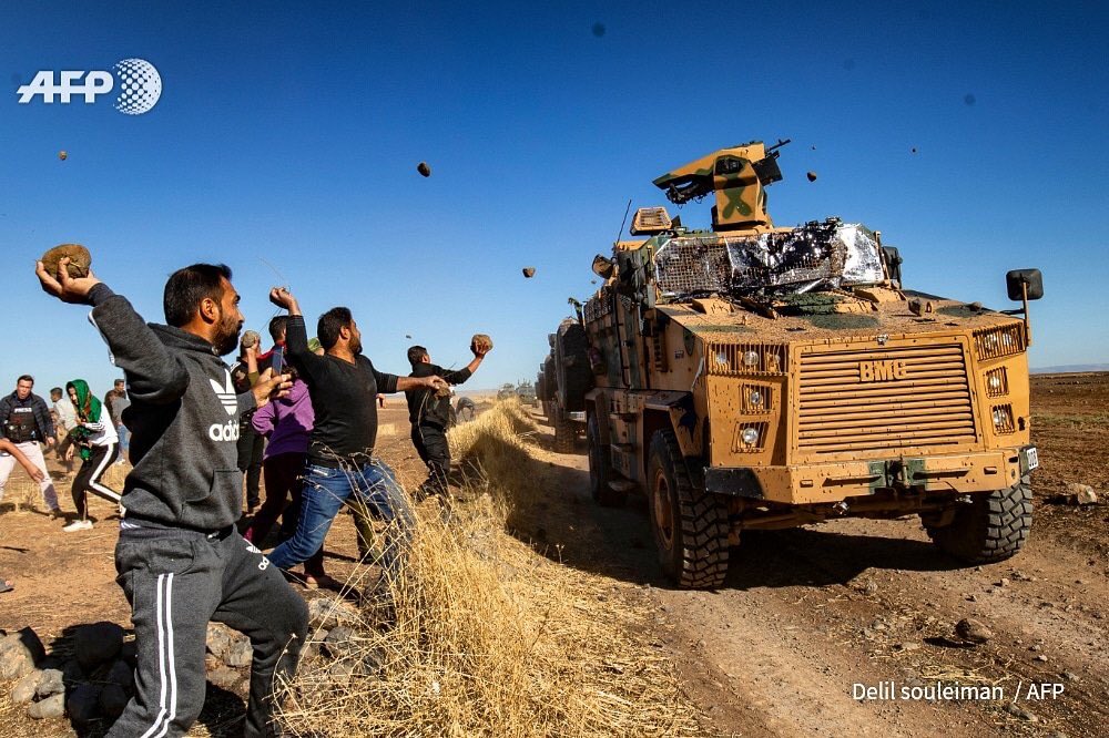 In Photos: SDF Supporters Throwing Stones At Turkish And Russian Vehicles