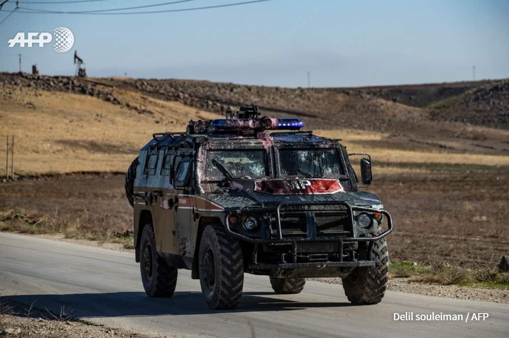 In Photos: SDF Supporters Throwing Stones At Turkish And Russian Vehicles