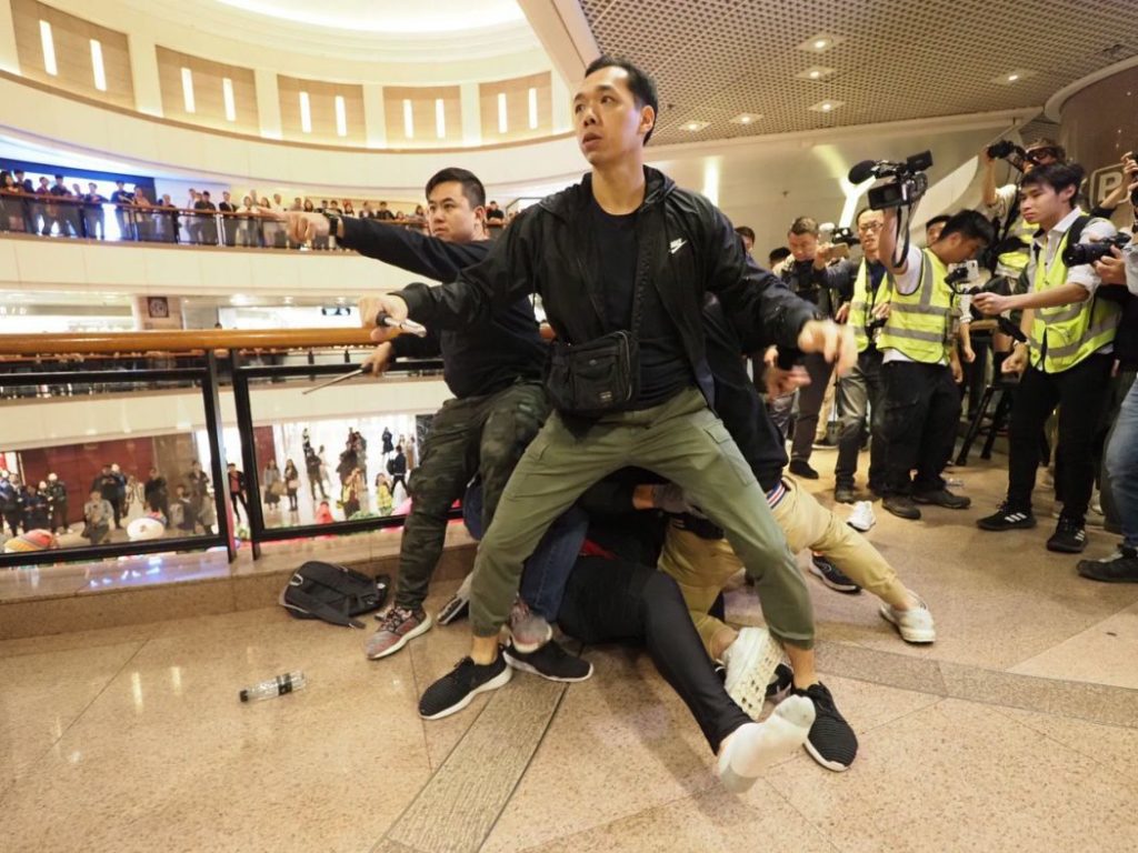 Hong Kong Rioters Mark Christmas Eve With Mall Attack (Photos)