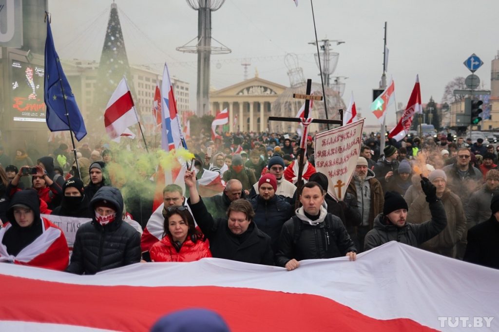 Ukraine-Like Scenario For Belarus? Protesters Wave EU Flags, Stand Against 'Russian Occupation' Amid Putin-Lukashenko Talks