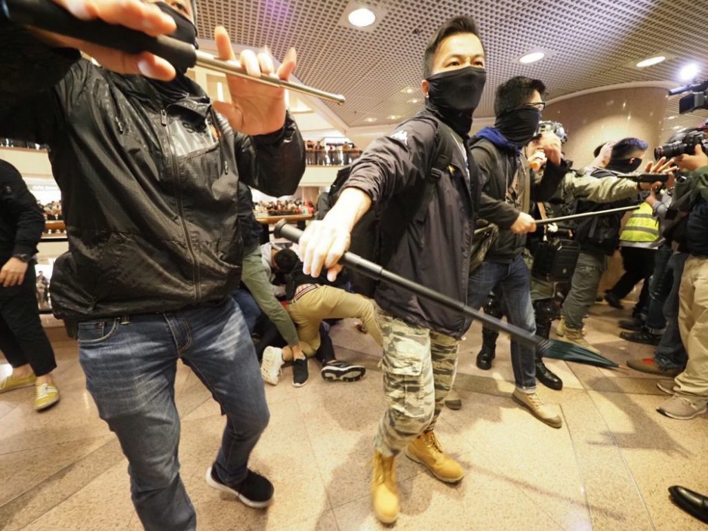 Hong Kong Rioters Mark Christmas Eve With Mall Attack (Photos)