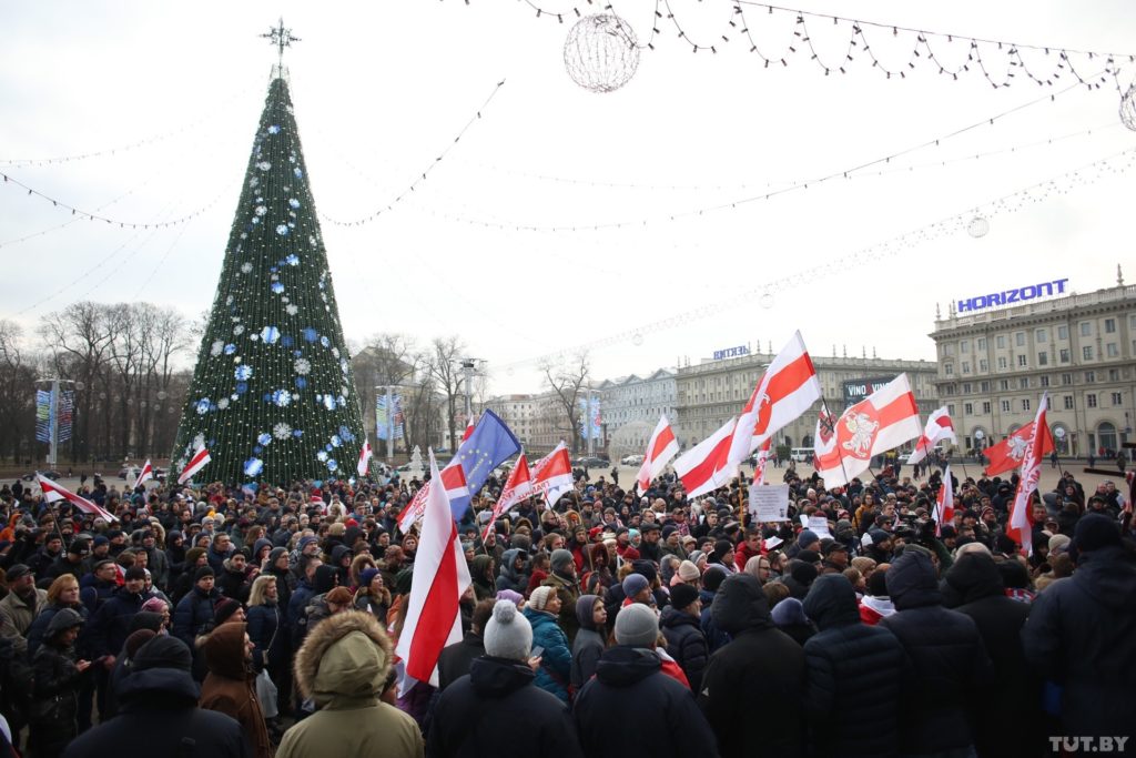 Ukraine-Like Scenario For Belarus? Protesters Wave EU Flags, Stand Against 'Russian Occupation' Amid Putin-Lukashenko Talks