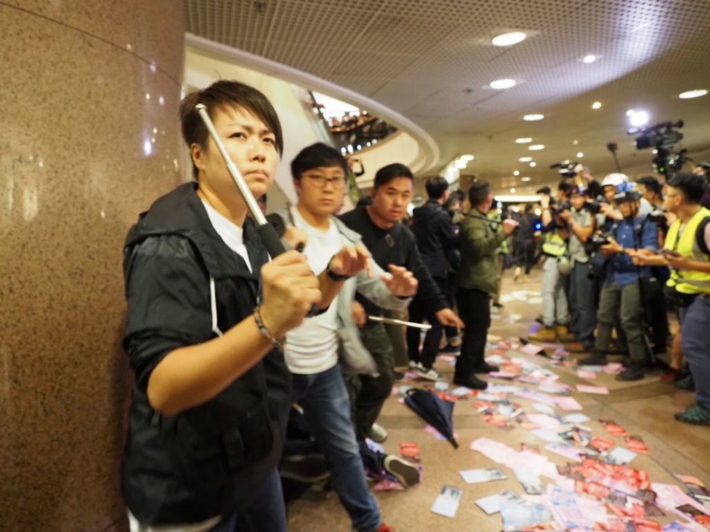 Hong Kong Rioters Mark Christmas Eve With Mall Attack (Photos)