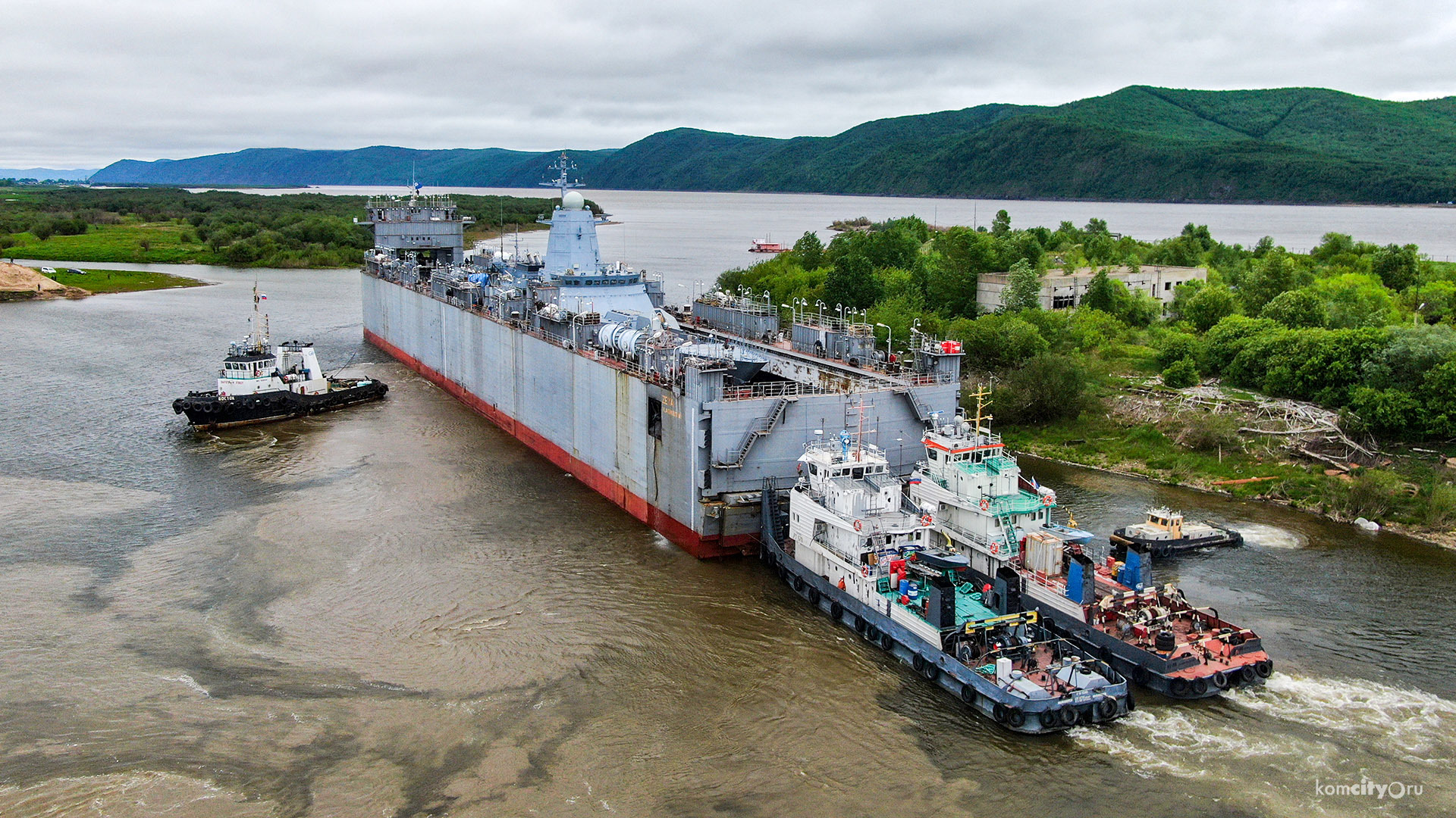 Russian Project 20380 Corvette Transported From Amur Shipyard To Vladivostok Via Floating Transport Dock (Photos)