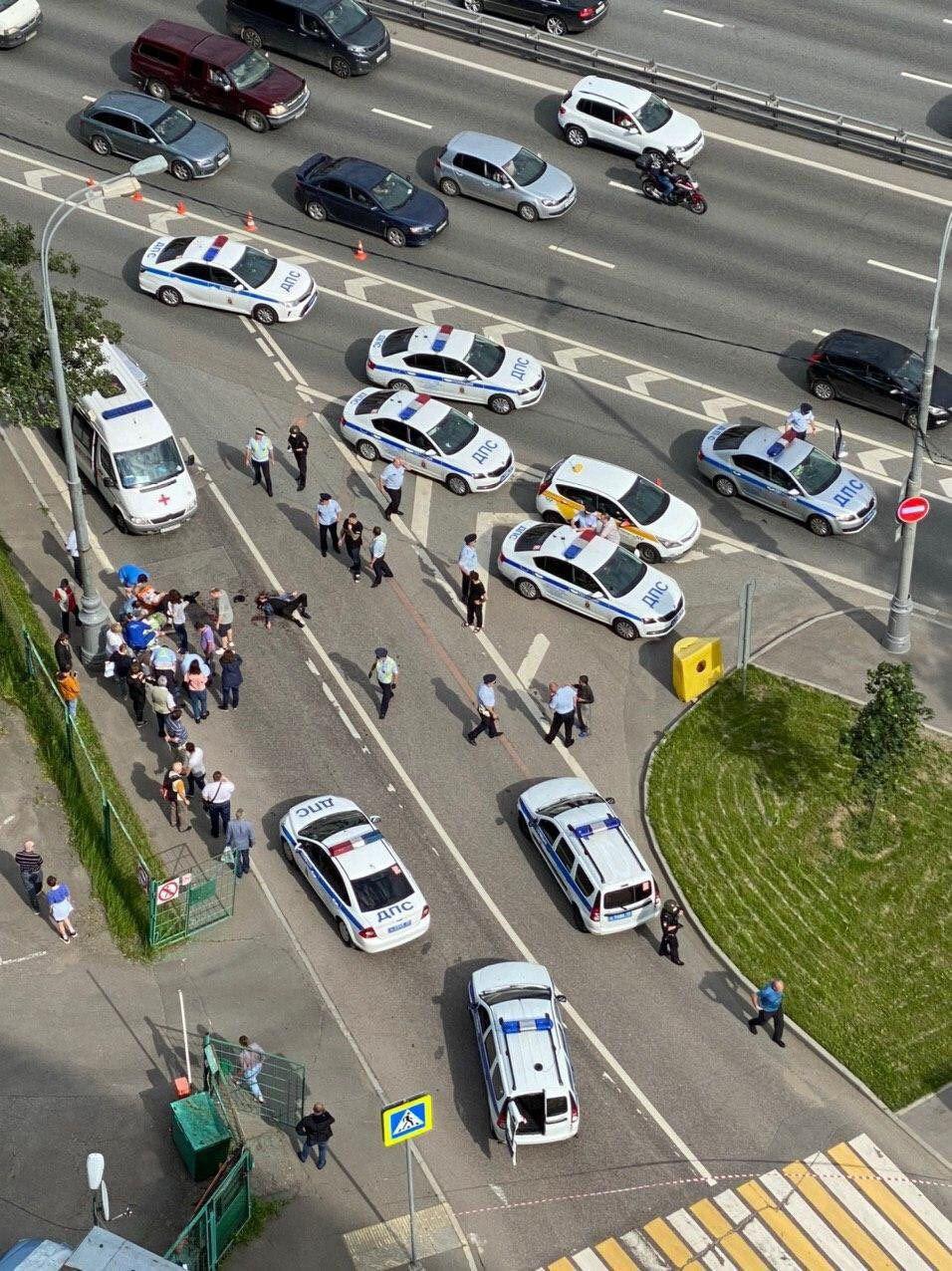 In Videos: Shooting In Western Moscow. 2 Police Officers Injured. Gunman Neutralized