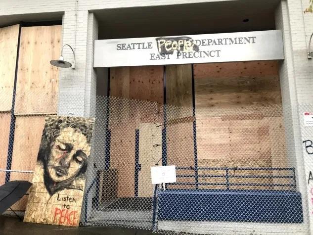 Seattle Protesters Storm City Hall After Running Cops Out Of Precinct, Establishing "Autonomous Zone"