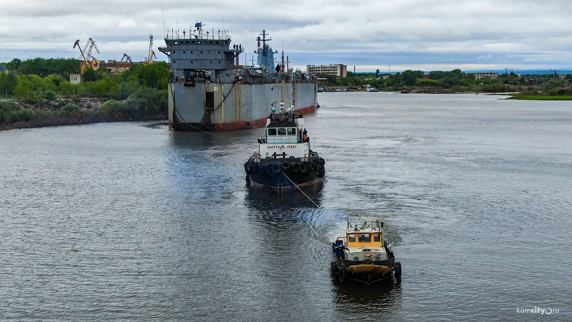 Russian Project 20380 Corvette Transported From Amur Shipyard To Vladivostok Via Floating Transport Dock (Photos)